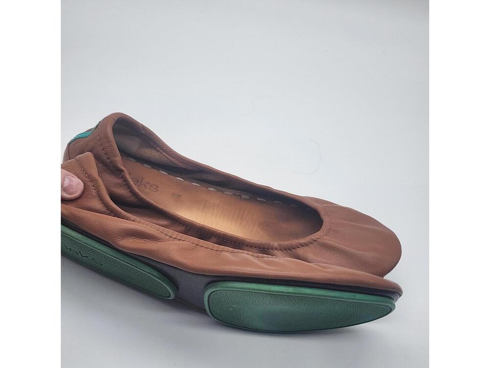 Tieks chestnut leather ballet flats, foldable design comfort. 10 - Picture 7 of 9